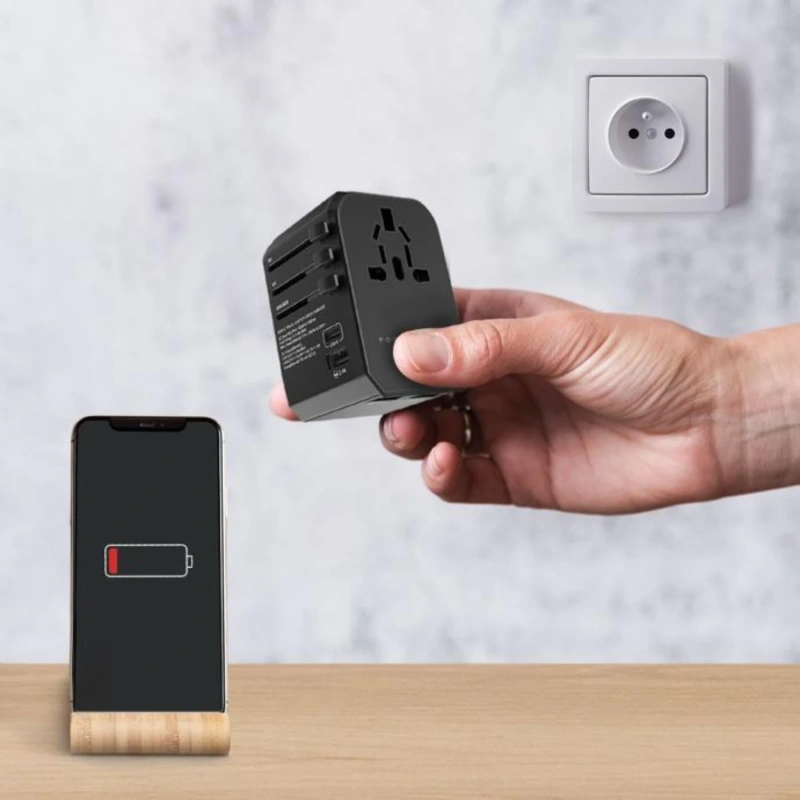 Powerology Universal Travel Adapter PD 45W with 2.4A USB-A - Black - Image 3
